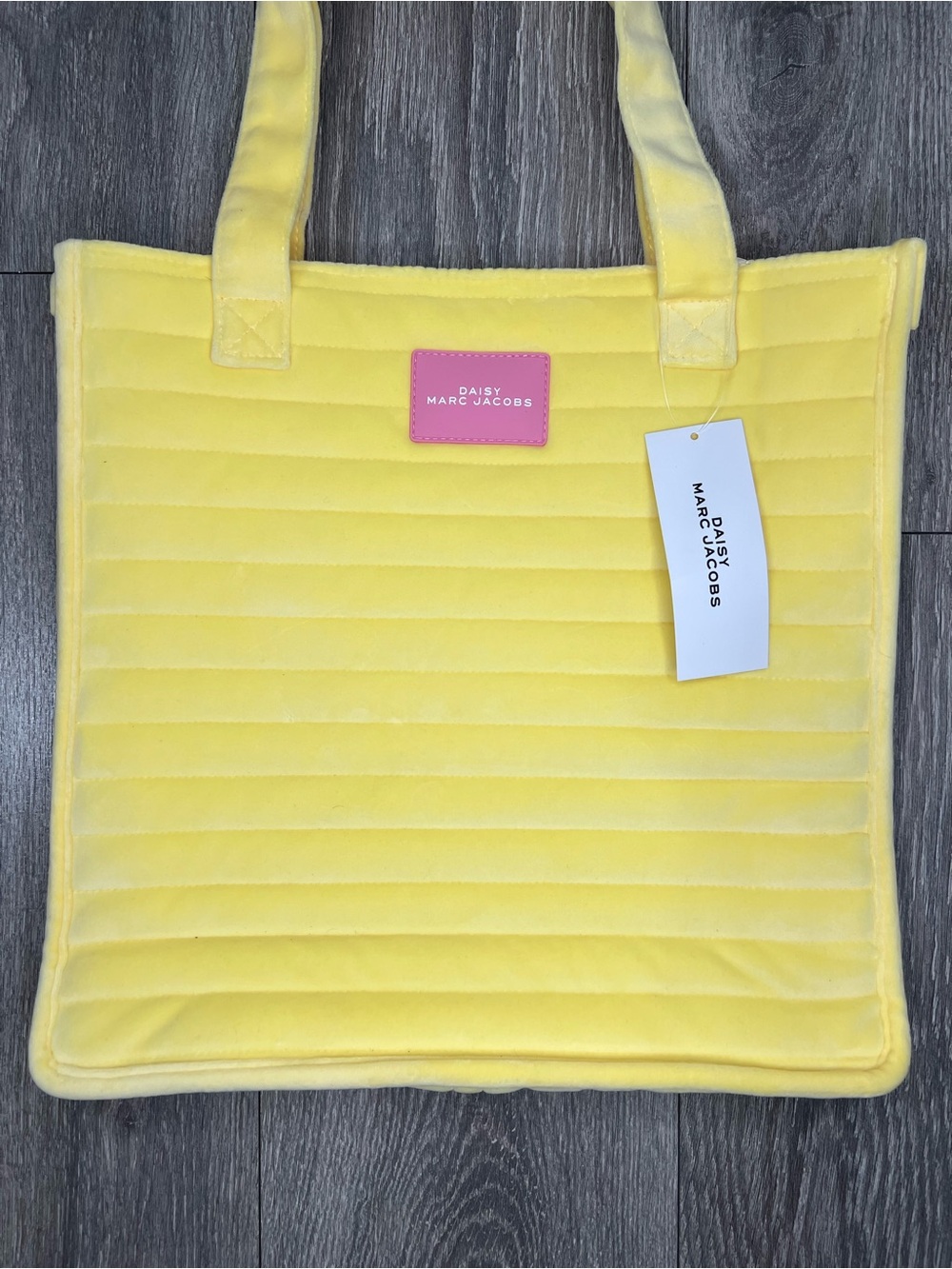 Marc Jacobs Daisy Yellow Quilted Velvet Tote Bag New With Tags 13x13 - Picture 4 of 5